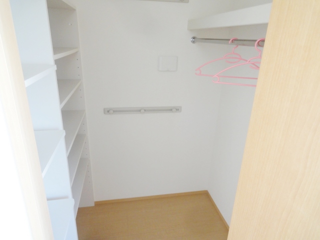 収納　同物件別号室の写真です。