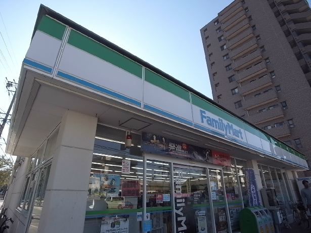 コンビニ　ファミリーマート 名西二丁目店（コンビニ）まで130m