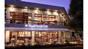 飲食店　Royal Garden Cafe(ロイヤル ガーデン カフ（飲食店）まで1328m
