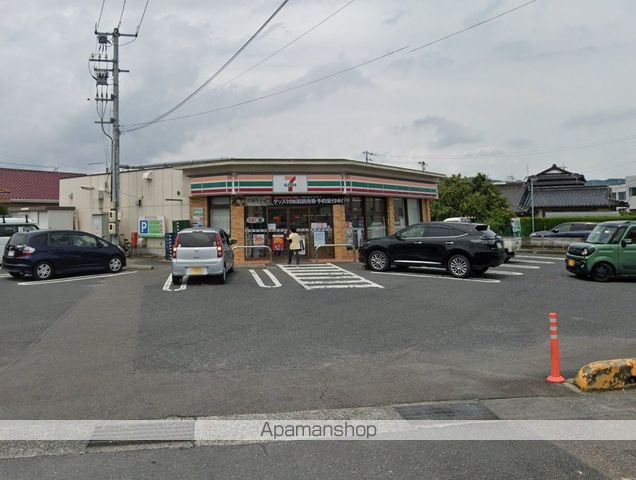コンビニ　セブンイレブン（コンビニ）まで905m
