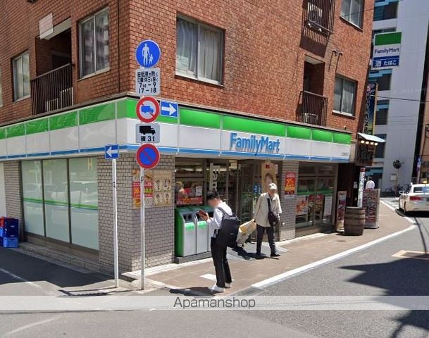コンビニ　ファミリーマート（コンビニ）まで670m