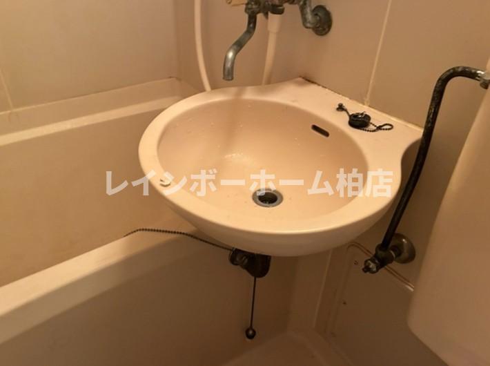 洗面設備　コンパクトで使いやすい洗面所