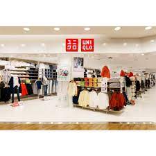 ショッピングセンター　ユニクロ香林坊東急スクエア店（ショッピングセンター）まで820m