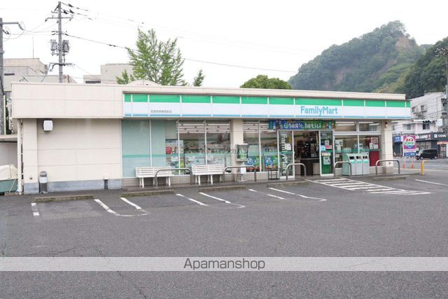 コンビニ　ファミリーマート（コンビニ）まで2810m