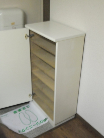 玄関　玄関にはシューズＢＯＸ付き