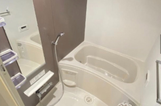 バス・シャワールーム　コンパクトで使いやすいお風呂です