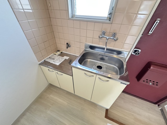 キッチン　別部屋参考写真です