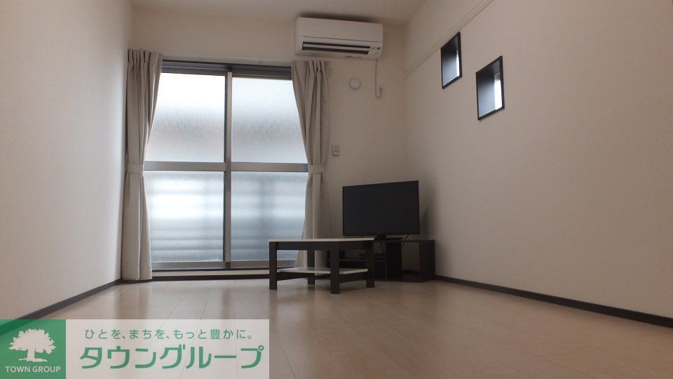居室・リビング　南向きで日当たり良好（写真は角部屋です）