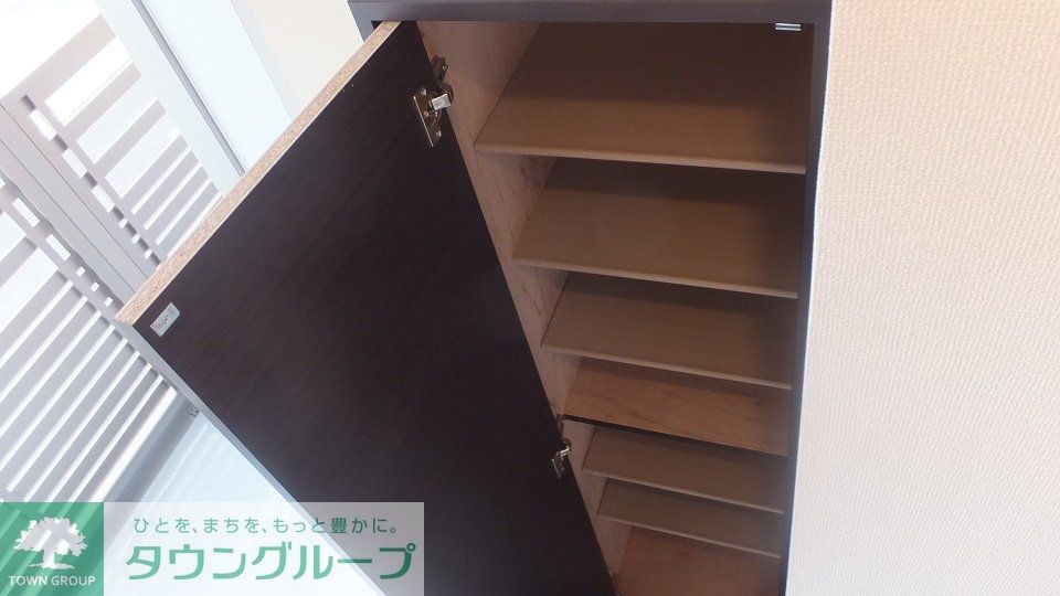 その他部屋・スペース　広々シューズボックス。高さ調節できる為、ブーツも入ります。