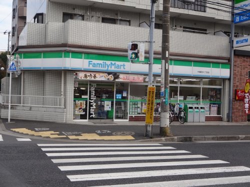 コンビニ　ファミリーマート 中葛西六丁目店（コンビニ）まで74m