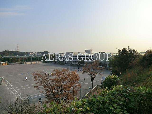 中学校　横浜市立秋葉中学校（中学校）まで800m