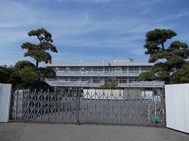 中学校　岩室中学校（中学校）まで2500m