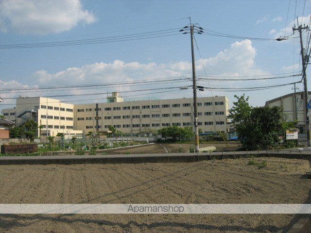 中学校　高槻市立冠中学校（中学校）まで531m
