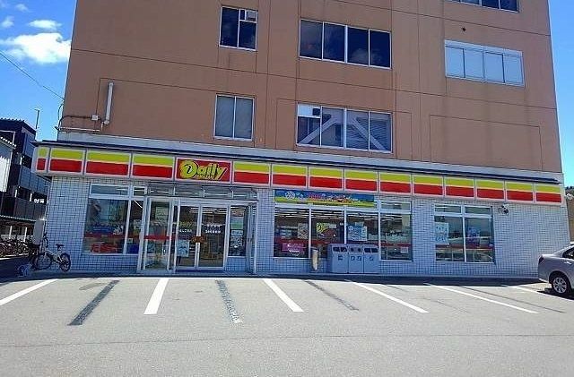 コンビニ　デイリー 中通７丁目店（コンビニ）まで400m