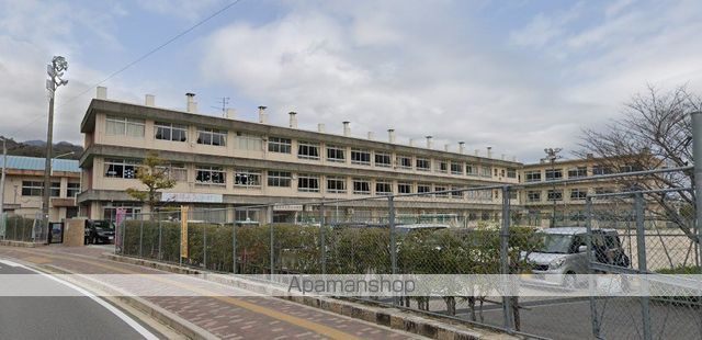 小学校　三入小学校（小学校）まで1864m