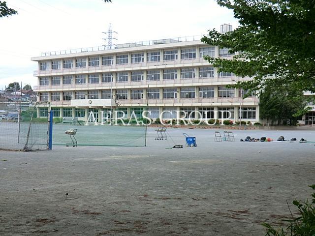 小学校　所沢市立泉小学校（小学校）まで323m