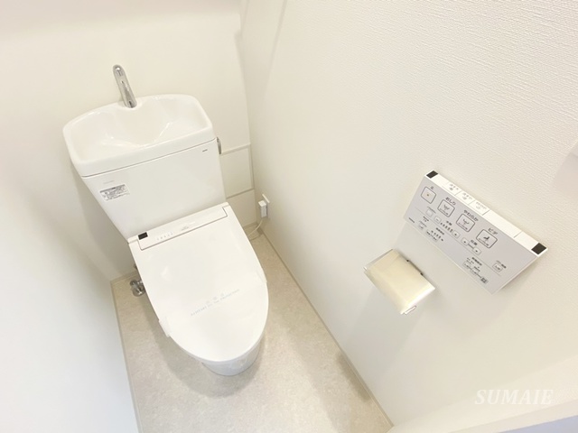 トイレ　温水洗浄付きトイレです☆
