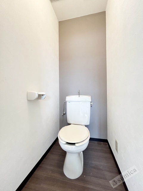 トイレ　この空間なんだか落ち着きます。清潔感のあるトイレです。