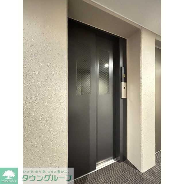 エントランス　エレベーター