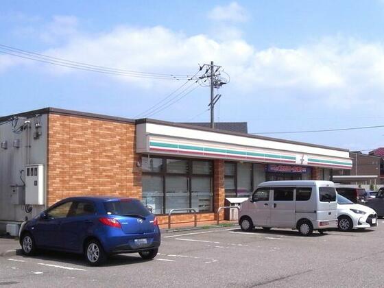 コンビニ　セブンイレブン富山上田島店（コンビニ）まで288m
