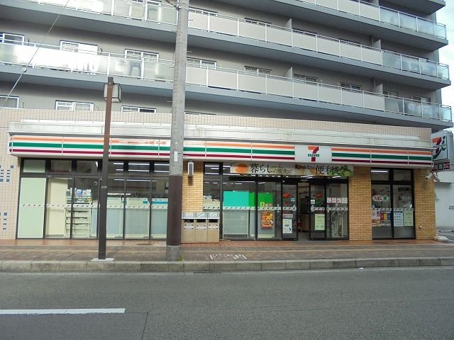 コンビニ　セブンイレブン（コンビニ）まで180m