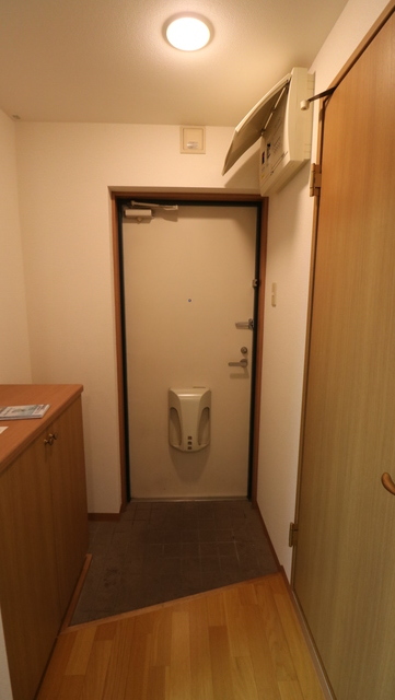 玄関　※別部屋写真使用中