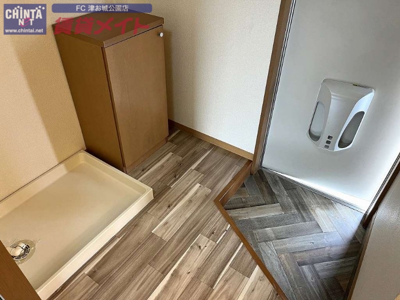 玄関　同物件別室の写真です