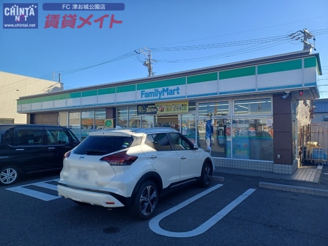 コンビニ　ファミリーマート津乙部店（コンビニ）まで665m