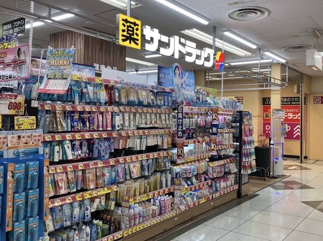 ドラックストア　サンドラッグ長原東急店（ドラッグストア）まで589m