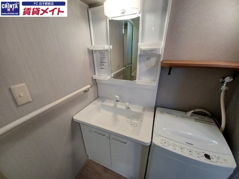 洗面設備　同型参考写真