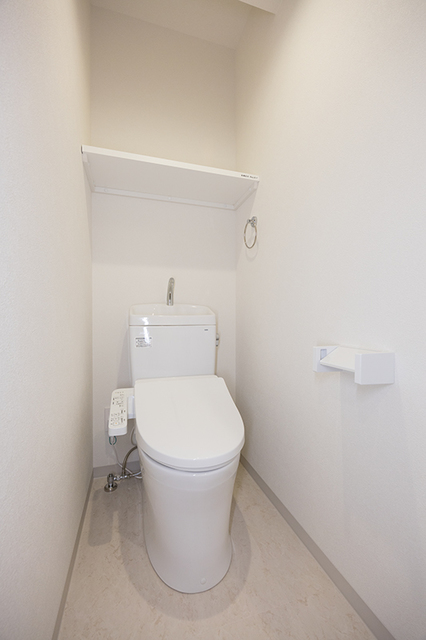 トイレ　※写真は同タイプ住戸です。