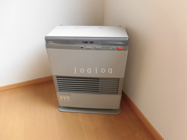 その他設備　冬はあったか石油ストーブです。