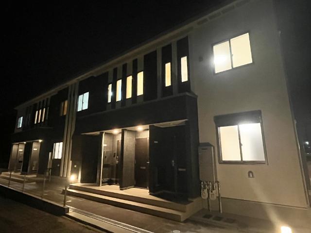 エントランス　外観写真（夜）