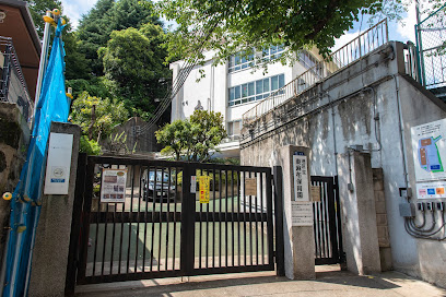 幼稚園・保育園　港区立東麻布保育園（幼稚園・保育園）まで369m