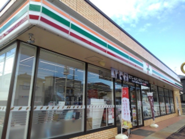 コンビニ　セブンイレブン三条南四日町店（コンビニ）まで750m