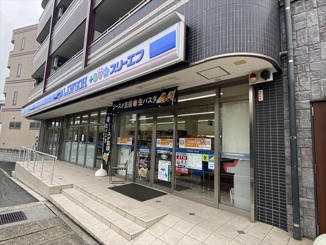 コンビニ　ローソン×スリーエフ（コンビニ）まで109m