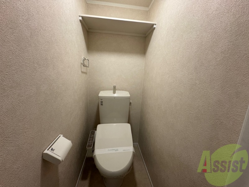 トイレ　トイレはウォシュレット機能付きです。安心して使用できますね。