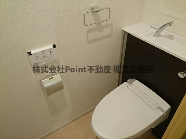 地下鉄御堂筋線 なんば駅 徒歩16分 10階建 築10年のトイレ写真