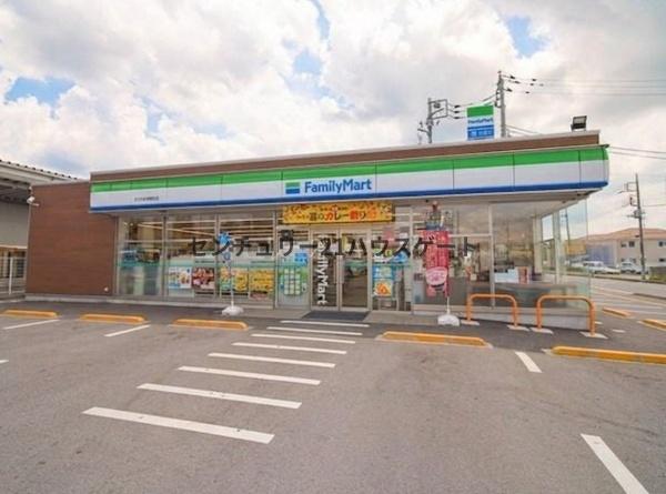 コンビニ　ファミリーマート子ども科学館前店（コンビニ）まで549m