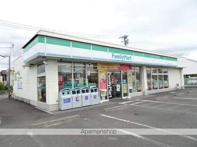 コンビニ　ファミリーマート（コンビニ）まで500m