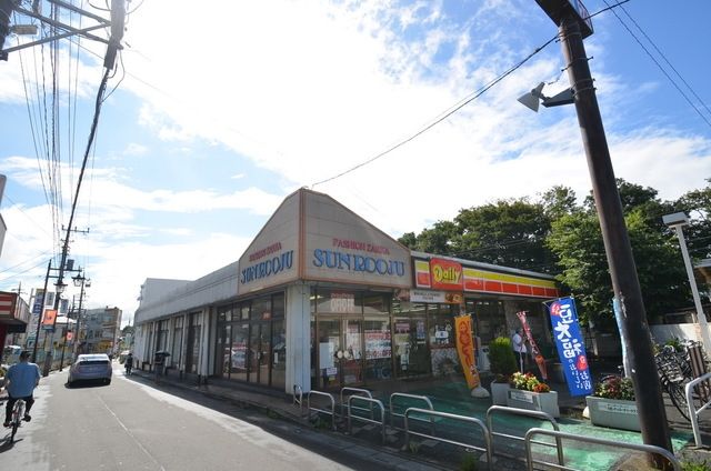 コンビニ　デイリーヤマザキ東武七里駅前店（コンビニ）まで559m