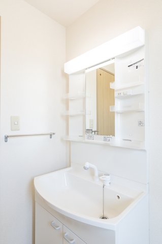 洗面設備　※写真は同タイプ住戸です。