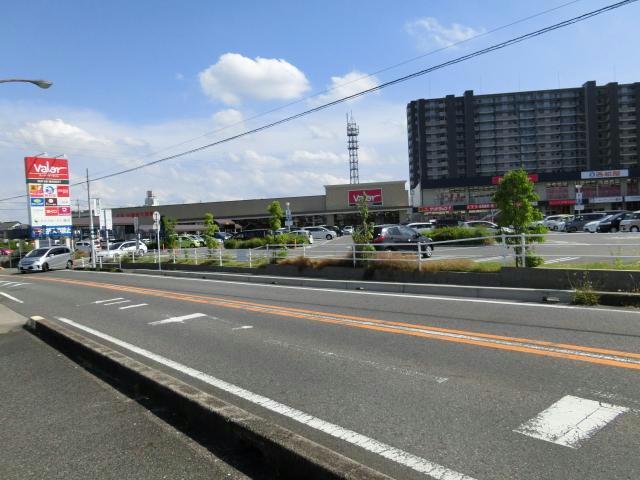 ショッピングセンター　ライフガーデン勝川（ショッピングセンター）まで684m