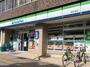 コンビニ　ファミリーマート 築地口駅店（コンビニ）まで185m