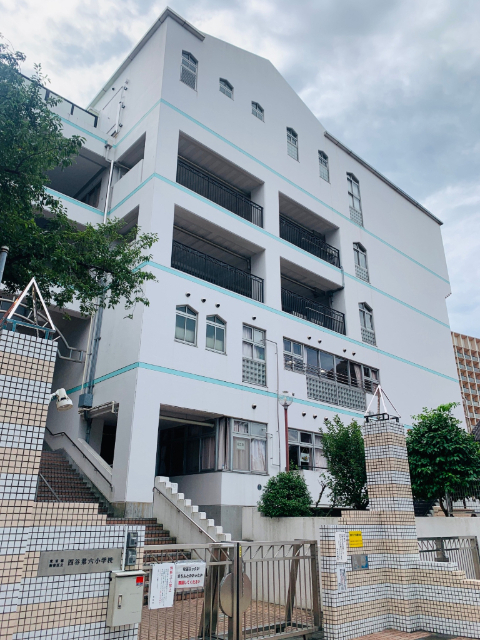 小学校　新宿区立四谷第六小学校（小学校）まで762m