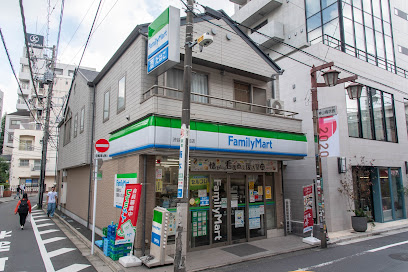 コンビニ　ファミリーマート 渋谷神山町店（コンビニ）まで174m