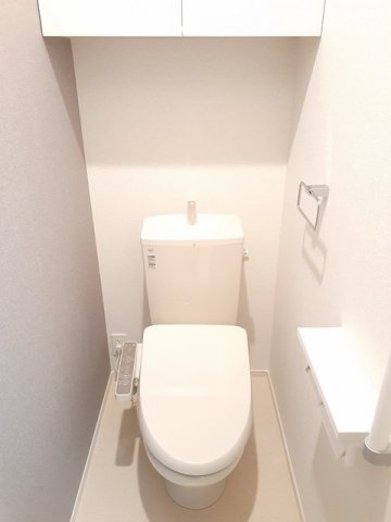 東武桐生線 太田駅 バス乗車時間：5分 最寄りバス停で下車 徒歩4分 2階建 築5年のトイレ写真