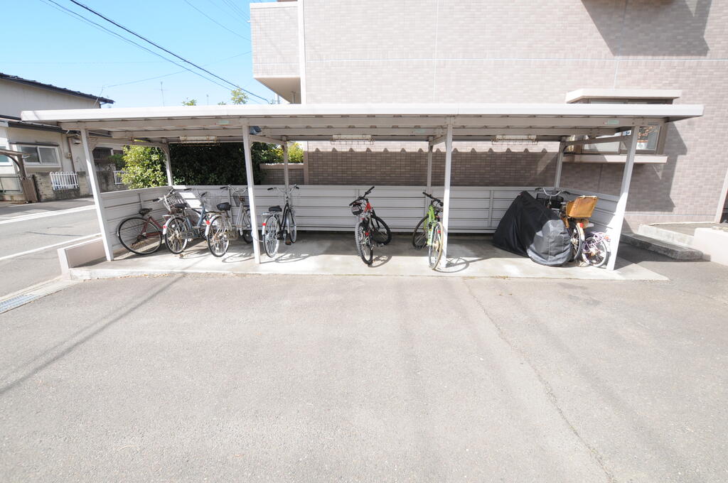 その他共有部分　屋根付き駐輪場です。