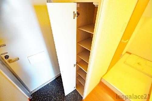 玄関　シューズボックス※実際のお部屋と異なる場合がございます。