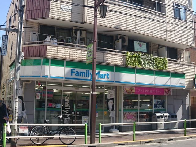 コンビニ　ファミリーマート蓮根駅前店（コンビニ）まで486m